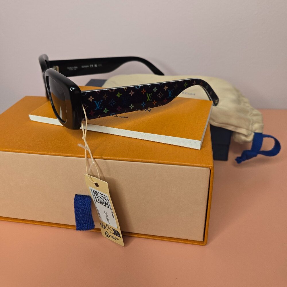 (SOLD)Louis Vuitton x Murakami sunglasses